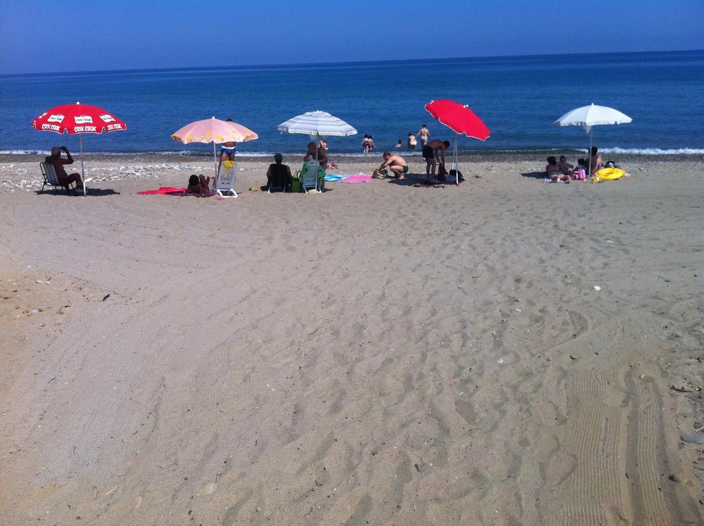 Paradise Beach Camera Mansardata Vicino Cefalu Piscina Aperta 캄포펠리체 디 로첼라 외부 사진