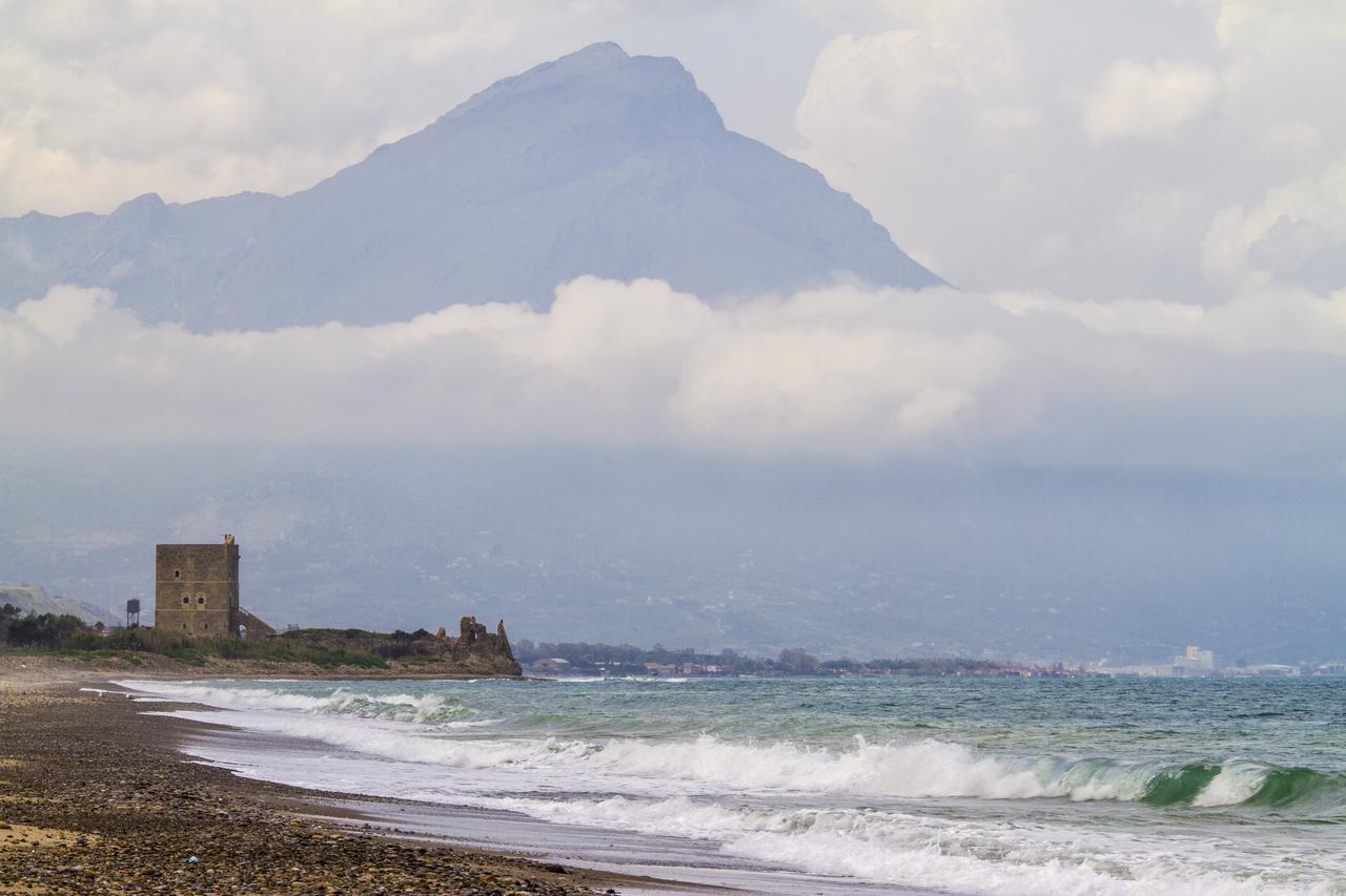 Paradise Beach Camera Mansardata Vicino Cefalu Piscina Aperta 캄포펠리체 디 로첼라 외부 사진